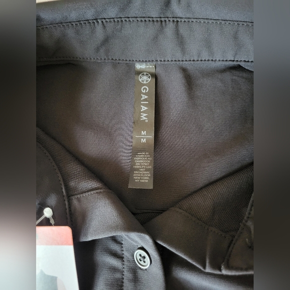 GAIAM Women's Sleeveless Black Button Down Shirt, Size Medium - Picture 3 of 4